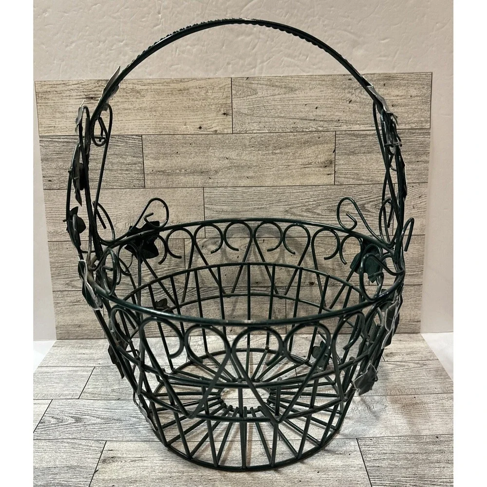 Green Wire Basket w/‎ Leaves 12.5x10